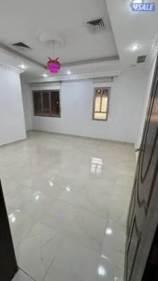 للاجار شقه في صباح الاحمد ٣ غرف ١ ماستر وصاله كبيره٣حمامات ومطبخ وخادم