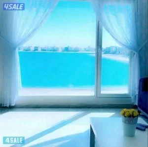 للإيجار شقه كبيره   مطله علي الخور مباشرة