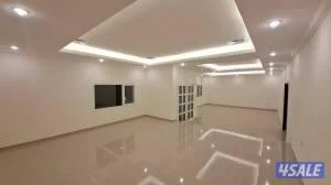 دور  ارضي  في المسايل مساحات كبير ة للصالة والغرف  و نظيف  4 غرف